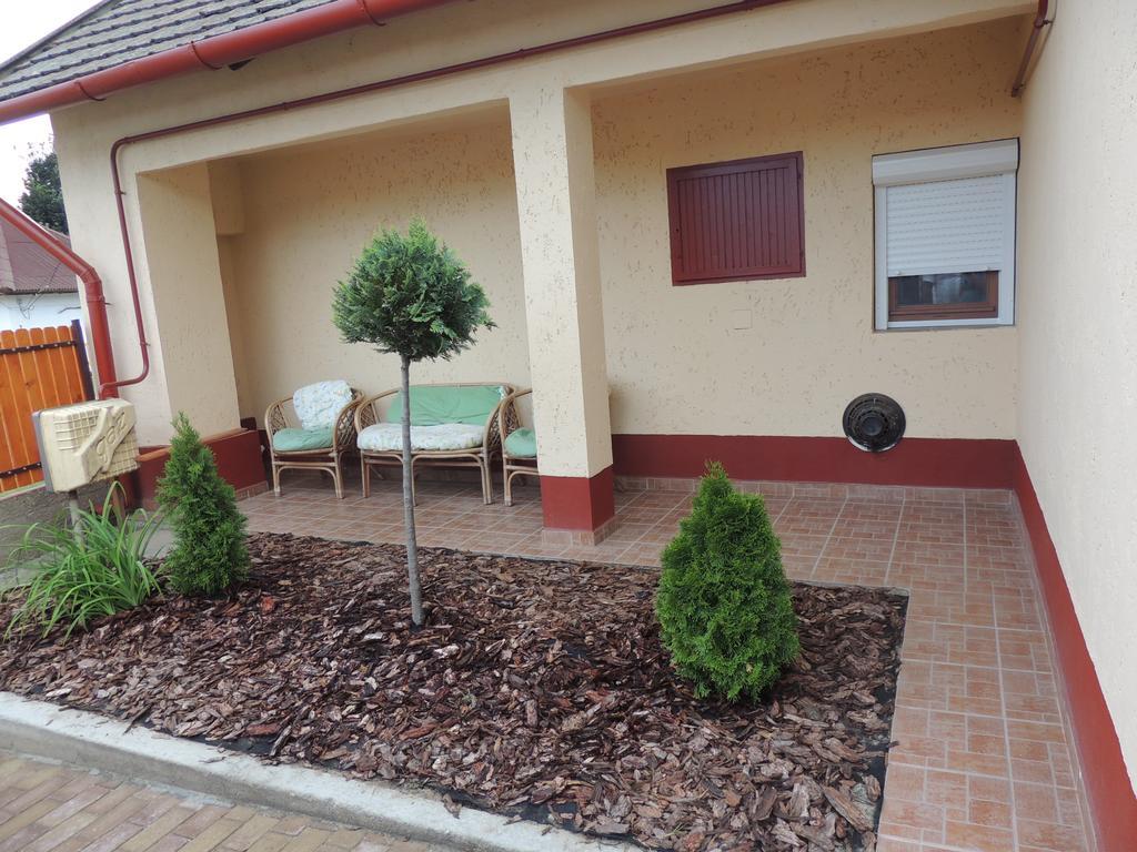M&M Apartman Tiszafüred Δωμάτιο φωτογραφία